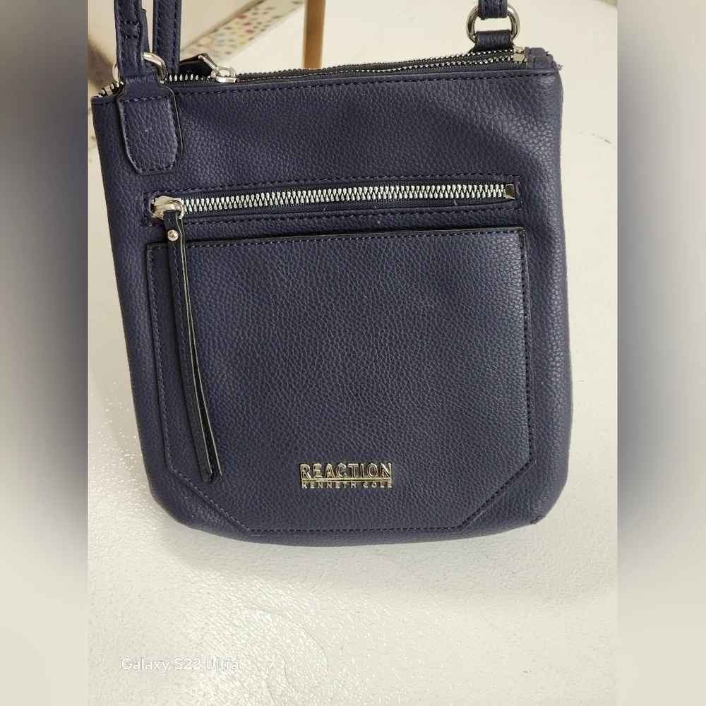 Kenneth Cole Reaction Blue Crossbody Bag with Modern Design - Picture 2 of 8